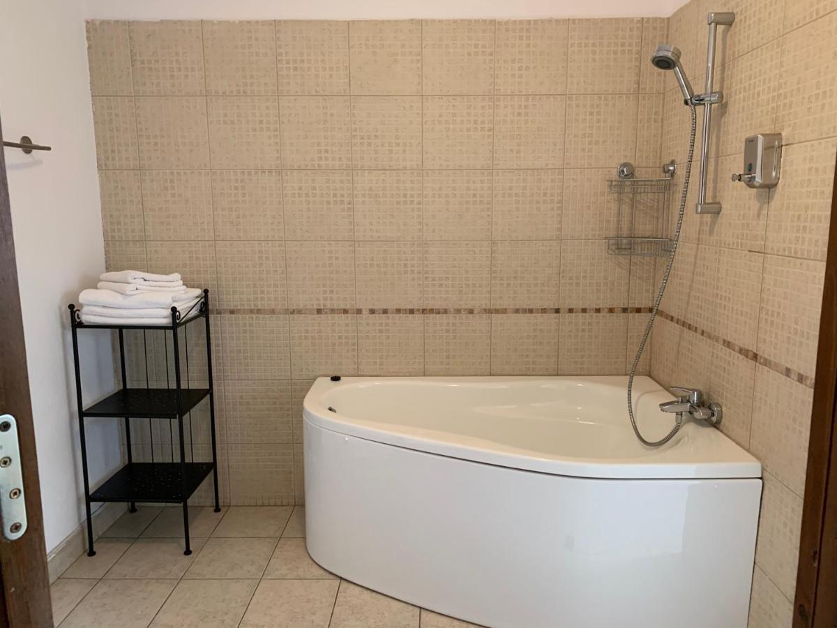 Pensiunea Casa Rica Călimăneşti Extérieur photo